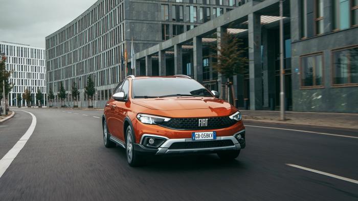Fiat Tipo Cross Hybrid:  ,  